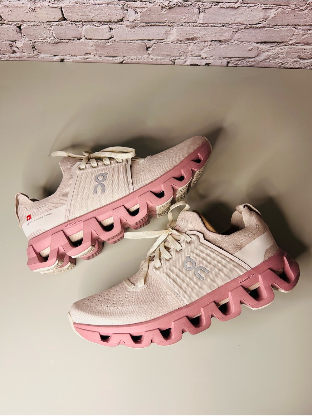 On Cloudswift 4 Women’s Athletic Shoe Pink New - Picture 5 of 7